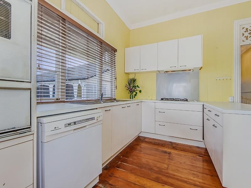 76 Glenora St, Wynnum QLD 4178