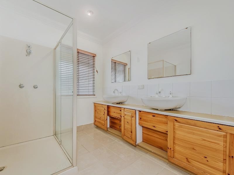 76 Glenora St, Wynnum QLD 4178