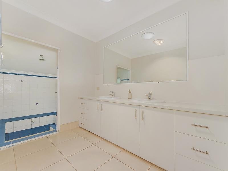 73 Glenora Street, Wynnum QLD 4178