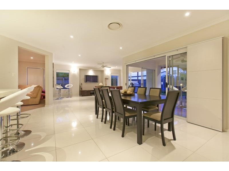 4 Brush Box Pl, Wakerley QLD 4154