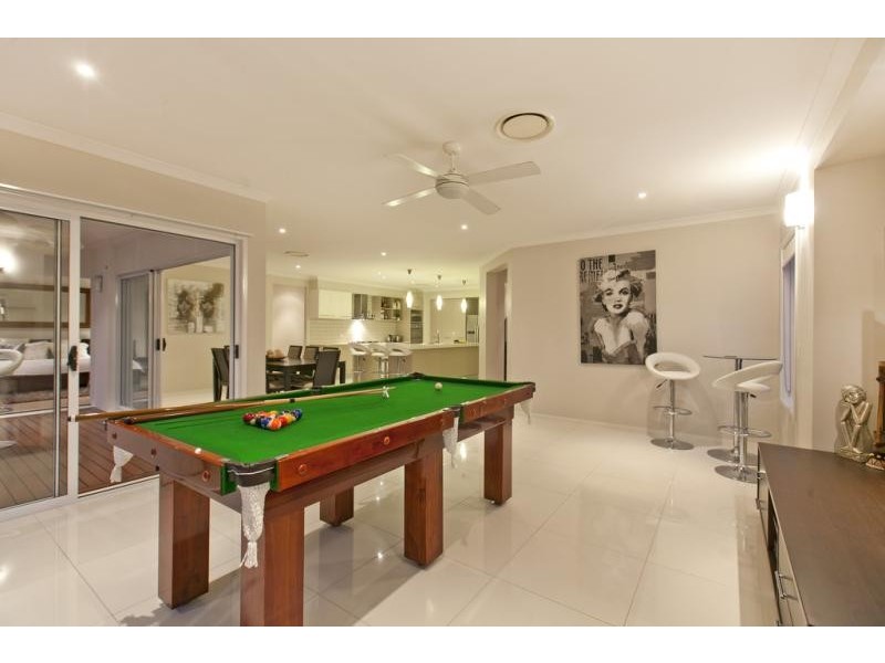 4 Brush Box Pl, Wakerley QLD 4154