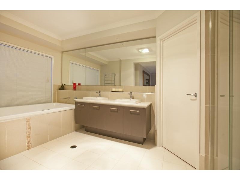 4 Brush Box Pl, Wakerley QLD 4154