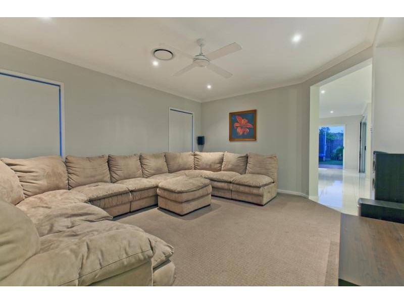 4 Brush Box Pl, Wakerley QLD 4154