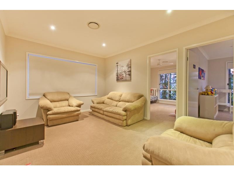 4 Brush Box Pl, Wakerley QLD 4154