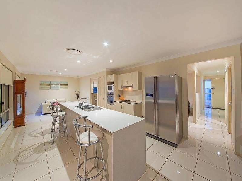 67 Rowland Ave, Wakerley QLD 4154