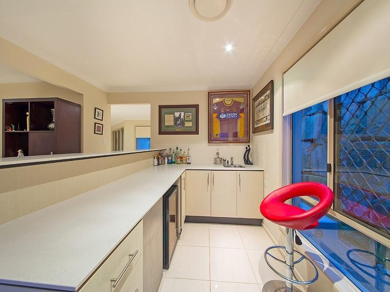 67 Rowland Ave, Wakerley QLD 4154