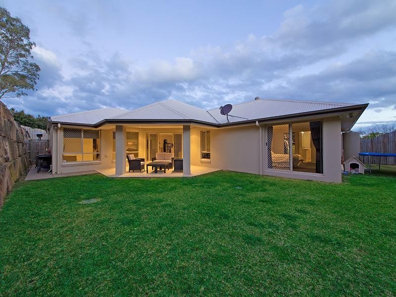 67 Rowland Ave, Wakerley QLD 4154