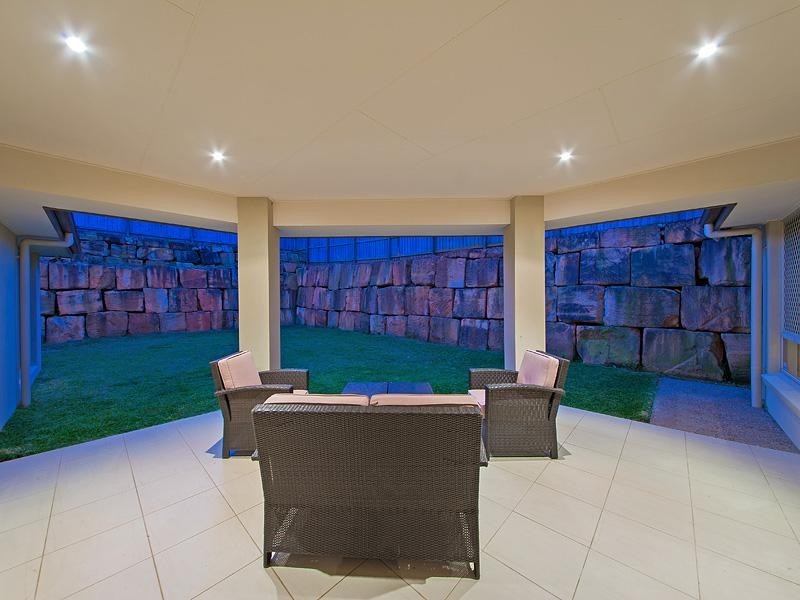 67 Rowland Ave, Wakerley QLD 4154