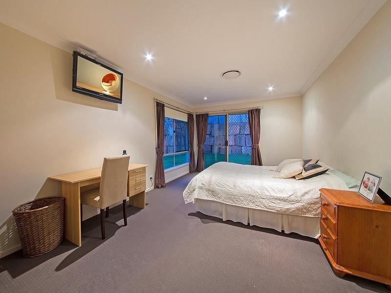 67 Rowland Ave, Wakerley QLD 4154