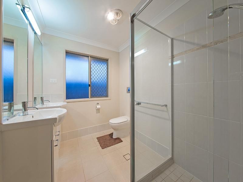 67 Rowland Ave, Wakerley QLD 4154