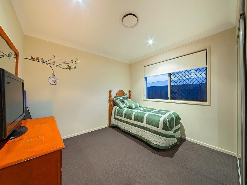 67 Rowland Ave, Wakerley QLD 4154