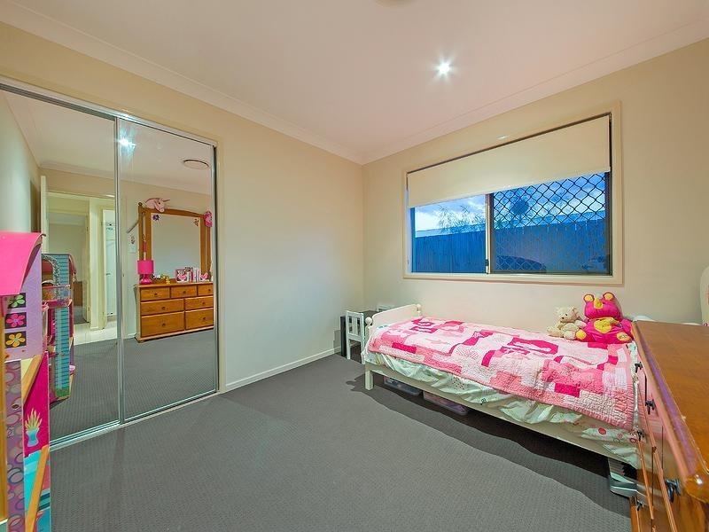 67 Rowland Ave, Wakerley QLD 4154