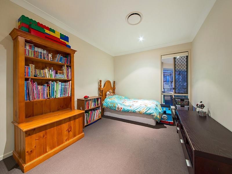 67 Rowland Ave, Wakerley QLD 4154