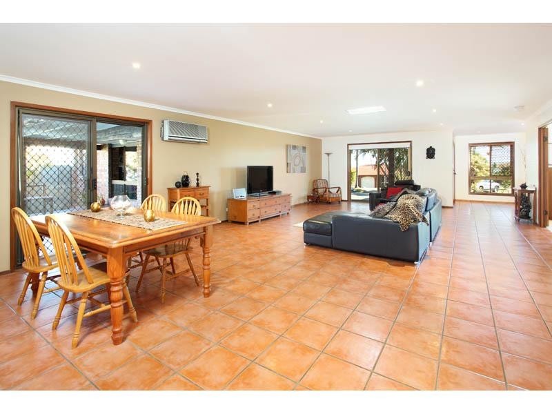 8 Wallen Pl, Wynnum West QLD 4178