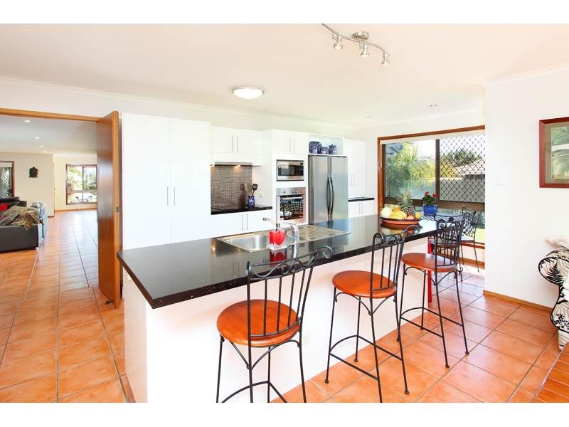 8 Wallen Pl, Wynnum West QLD 4178