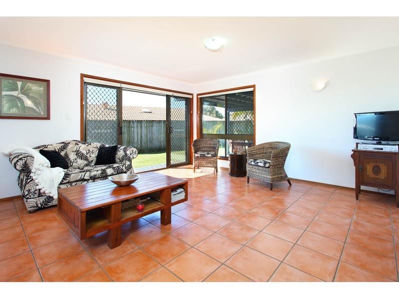 8 Wallen Pl, Wynnum West QLD 4178