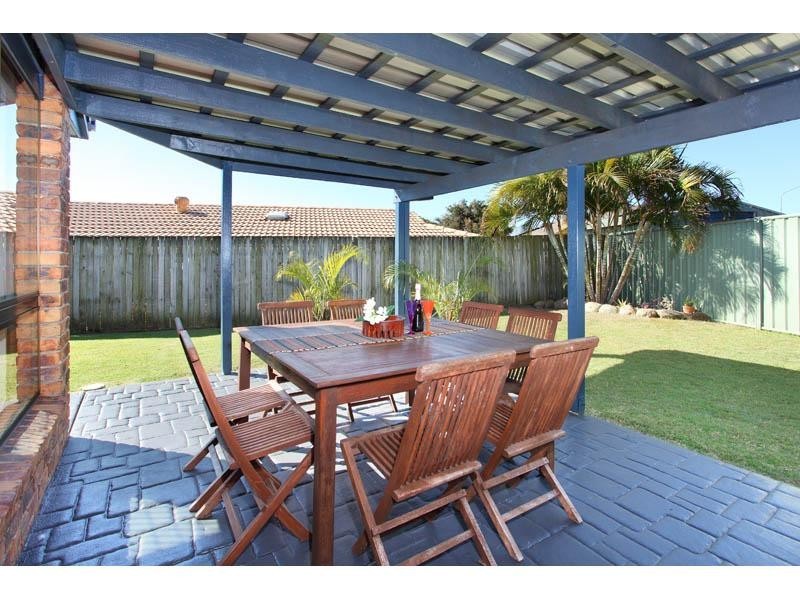 8 Wallen Pl, Wynnum West QLD 4178