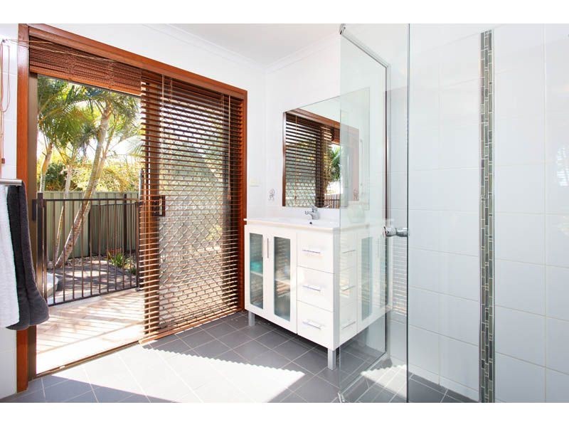 8 Wallen Pl, Wynnum West QLD 4178