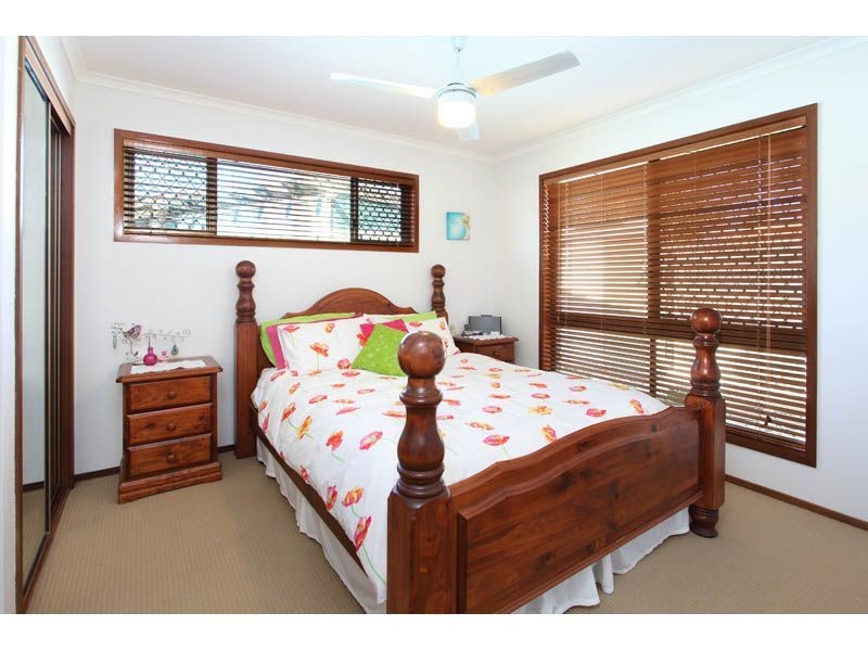 8 Wallen Pl, Wynnum West QLD 4178