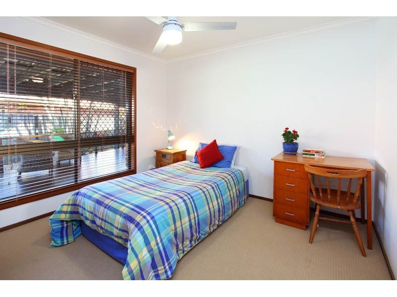 8 Wallen Pl, Wynnum West QLD 4178