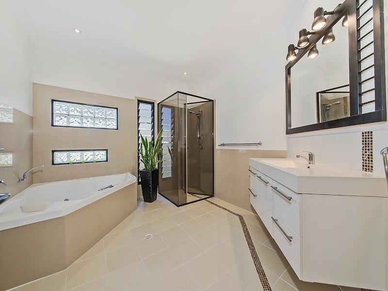 149 Melville Tce, Manly QLD 4179