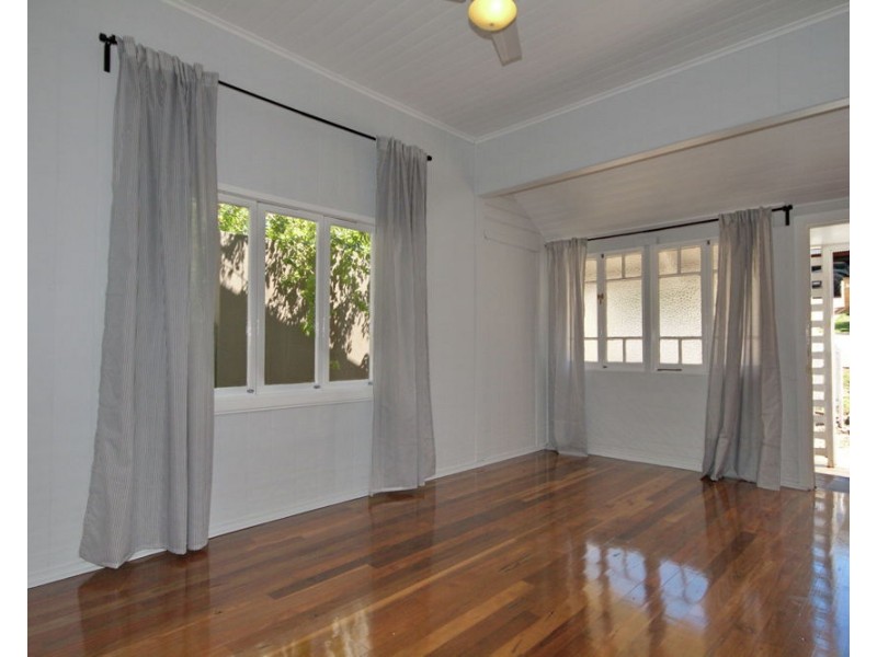 30 Oakley Street, Manly QLD 4179