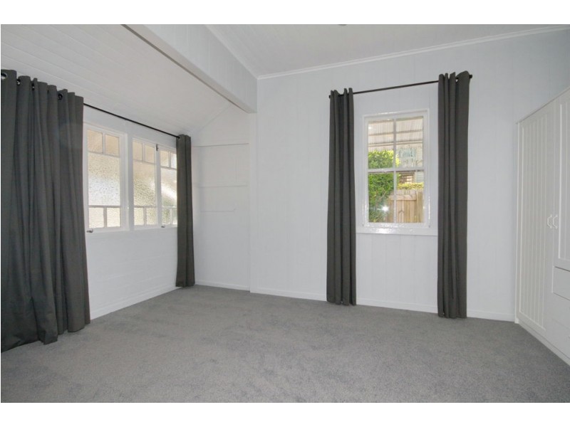 30 Oakley Street, Manly QLD 4179