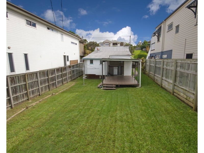 30 Oakley Street, Manly QLD 4179