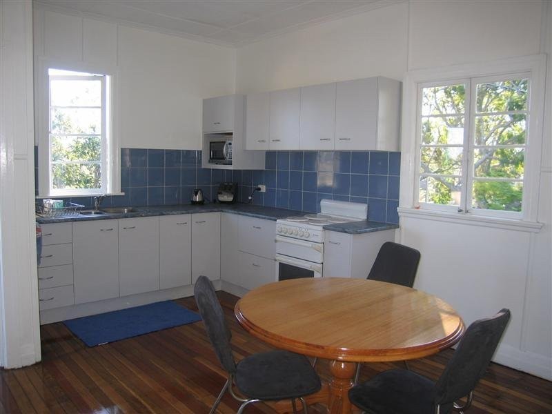 9 Curve Avenue, Wynnum QLD 4178