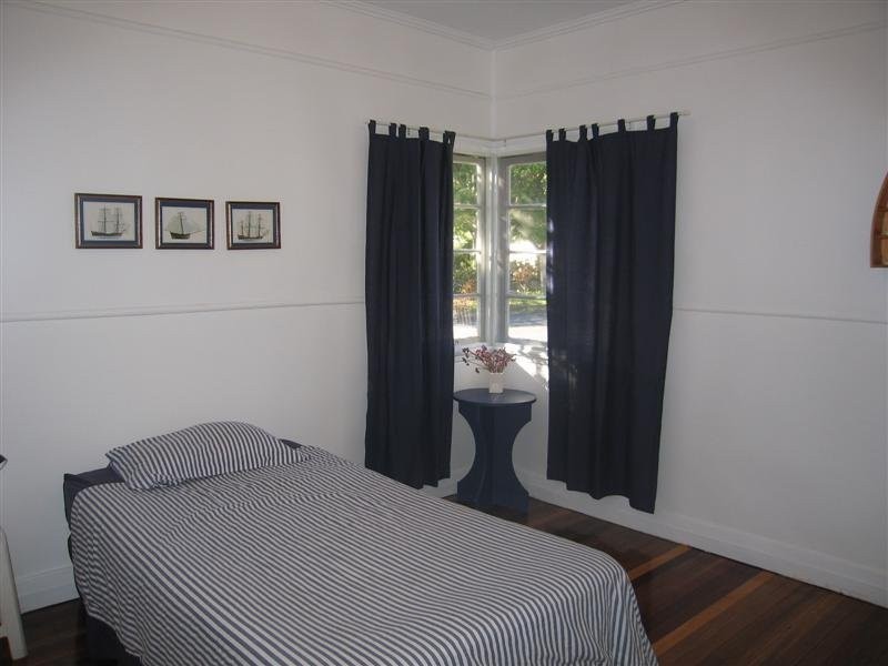 9 Curve Avenue, Wynnum QLD 4178