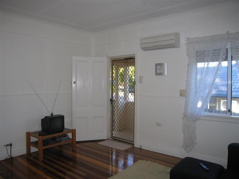 9 Curve Avenue, Wynnum QLD 4178
