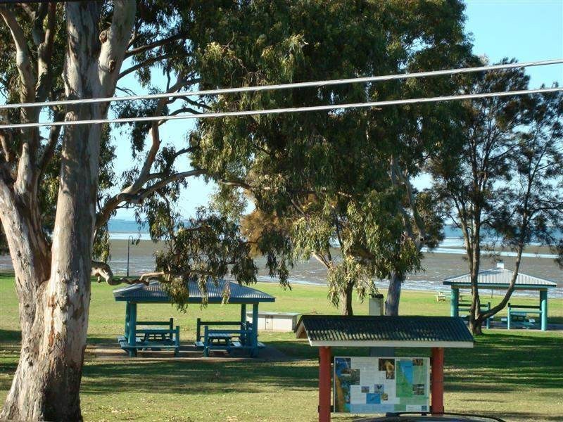 699 Esplanade Esplanade, Lota QLD 4179