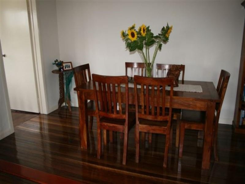 25 Bernays Street, Wynnum West QLD 4178