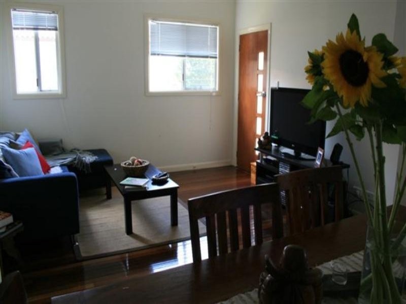 25 Bernays Street, Wynnum West QLD 4178