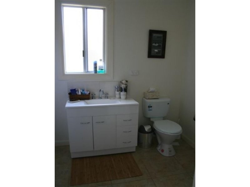 25 Bernays Street, Wynnum West QLD 4178