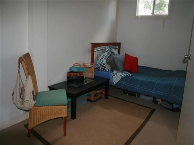 25 Bernays Street, Wynnum West QLD 4178