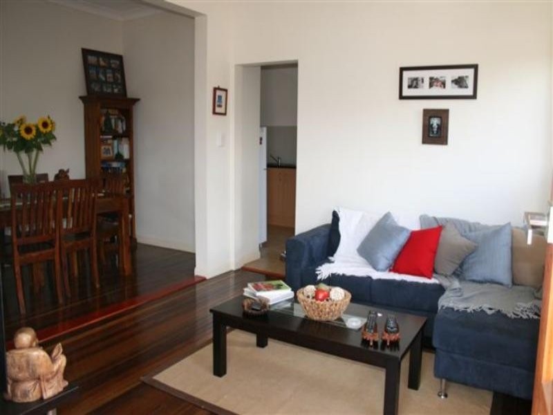 25 Bernays Street, Wynnum West QLD 4178