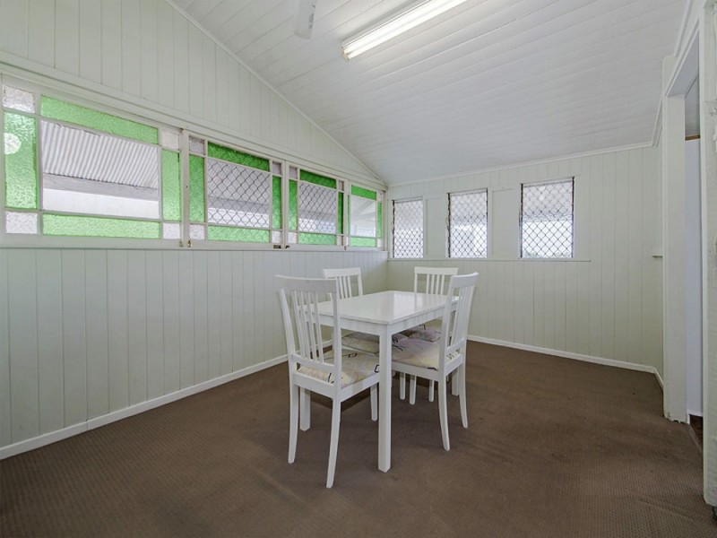 25 Gordon Parade, Manly QLD 4179