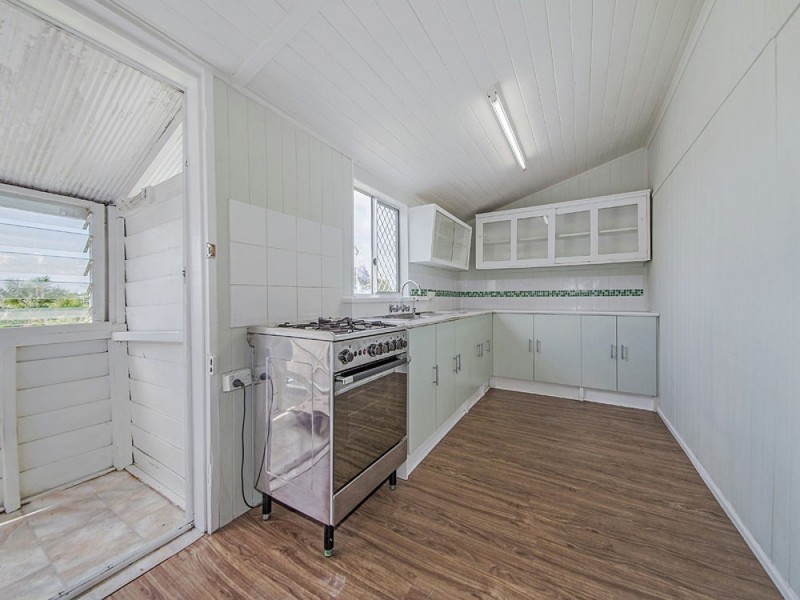 25 Gordon Parade, Manly QLD 4179