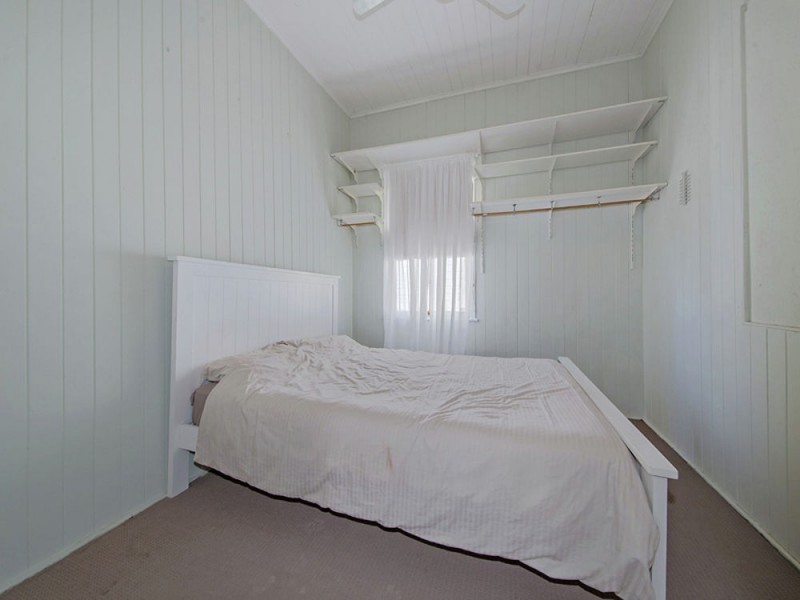 25 Gordon Parade, Manly QLD 4179