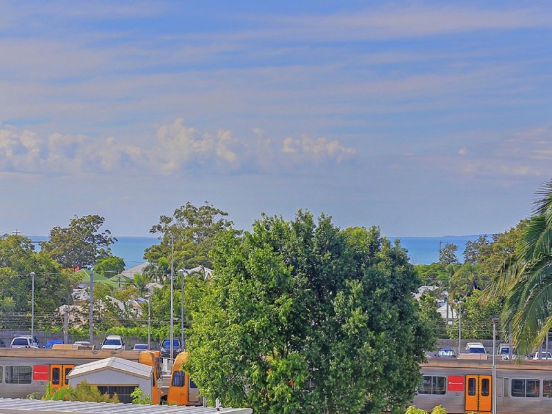 25 Gordon Parade, Manly QLD 4179