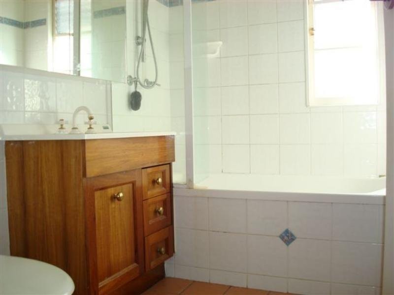 11 Roseneath Parade, Wynnum West QLD 4178