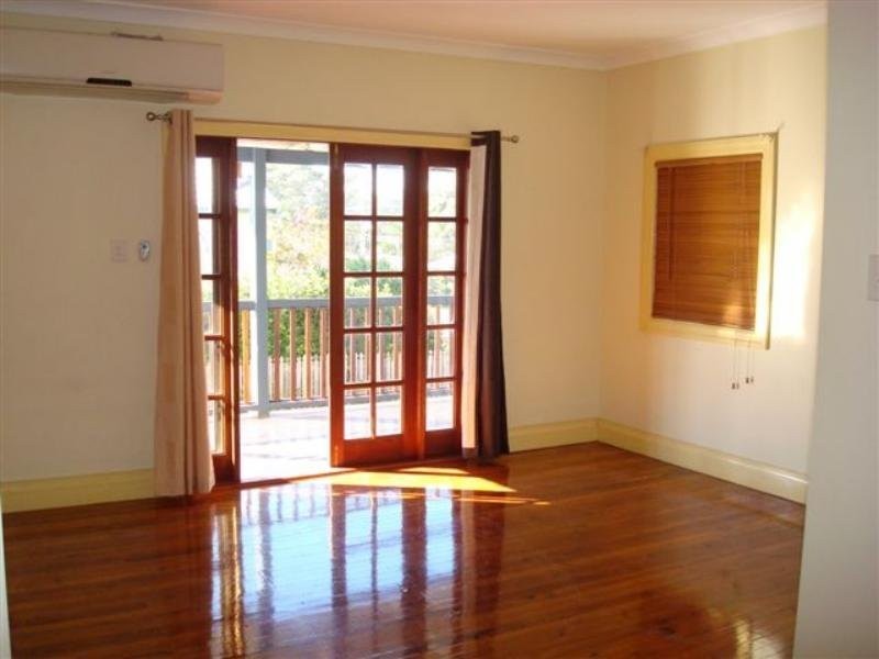 11 Roseneath Parade, Wynnum West QLD 4178