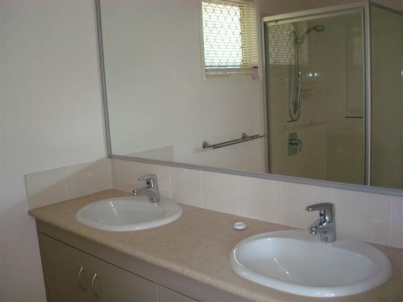 2/151 Pine Street, Wynnum QLD 4178