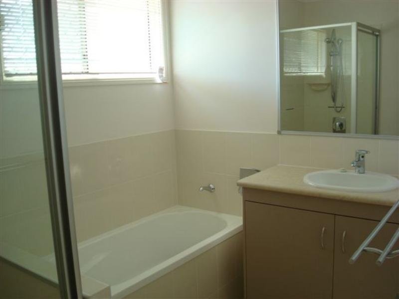 2/151 Pine Street, Wynnum QLD 4178