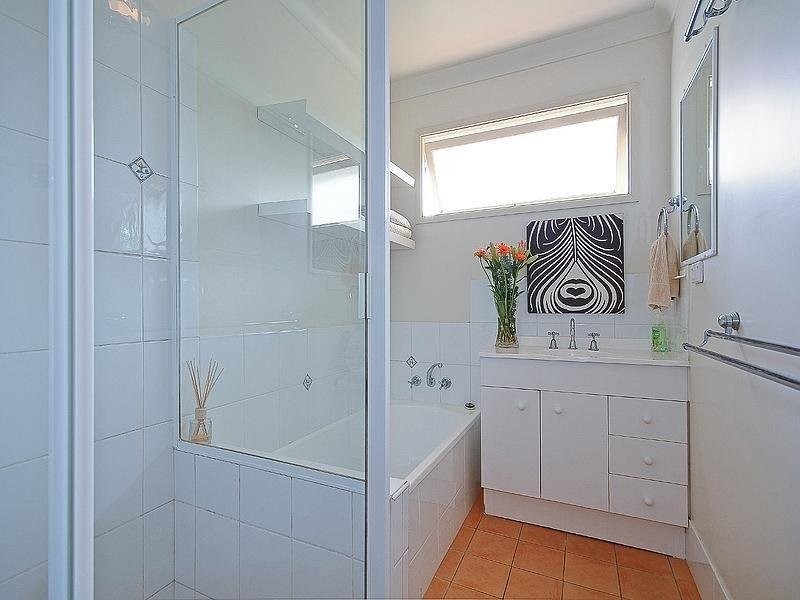 6 Ogilvie Street, Wynnum QLD 4178