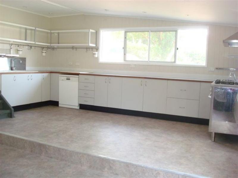 54 Crown Street, Wynnum QLD 4178