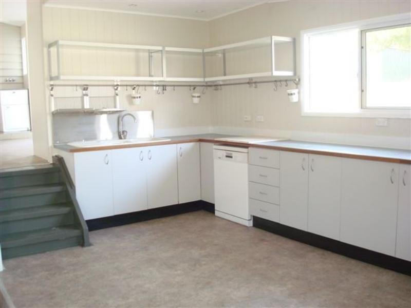 54 Crown Street, Wynnum QLD 4178