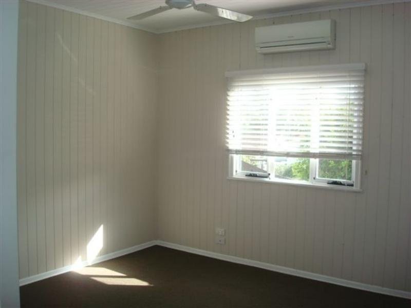 54 Crown Street, Wynnum QLD 4178