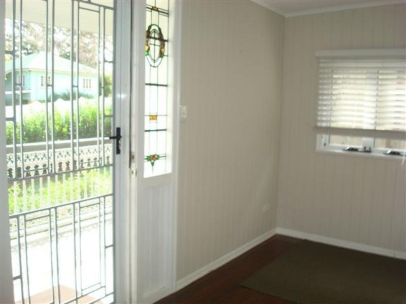 54 Crown Street, Wynnum QLD 4178